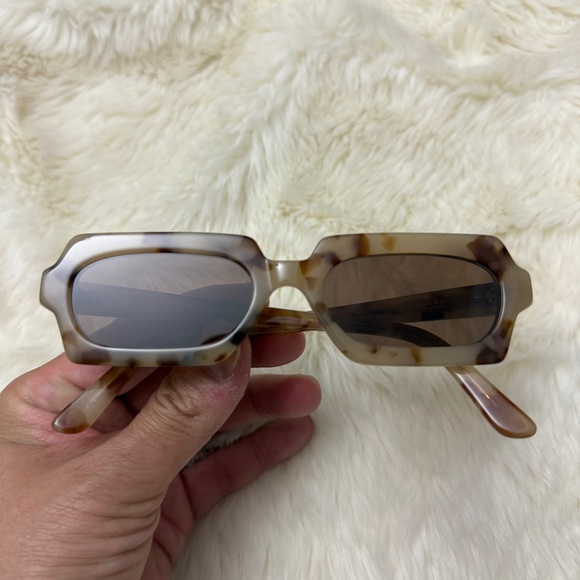 Velvet canyon 'Revolution'; Caramel Tort sunglasses - Picture 2 of 5